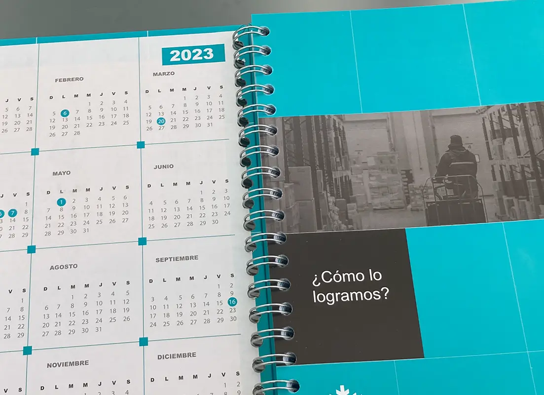 Libreta pasta dura corporativa en pantone con diseño. www.ok_agencia.com